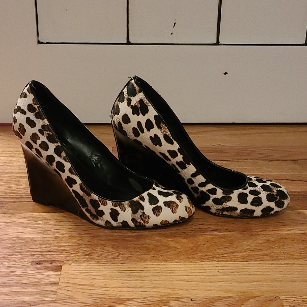 Snow leopard wedges